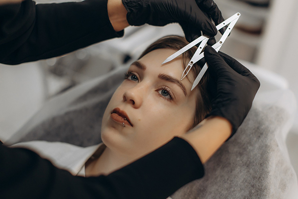 How to Get Natural-Looking Eyebrows with Transplant Surgery in Newport Beach and Beverly Hills